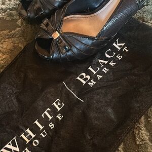 Peep toe with silver accent